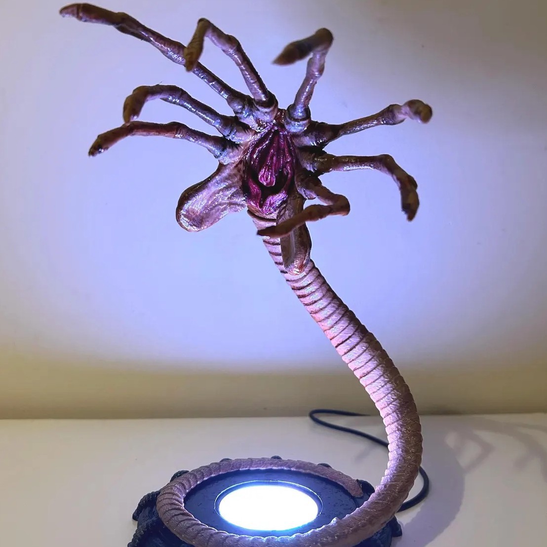 Luminária Alien Facehugger, De - Neon Sign Party avaliação e preço